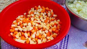 telina si morcov taiate cuburi