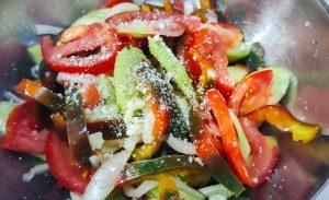 salata de rosii cu ceapa si ardei